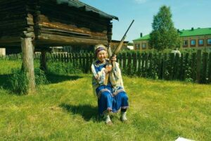 Zarengold Alte mit Gewehr Zarengold Alte mit Gewehr