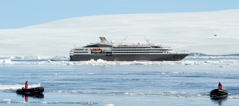 C-Nathalie-Michel_carrousel le Boreal Schiff seitlich C Nathalie Michel carrousel le Boreal Schiff seitlich