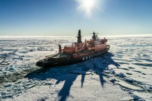 Nordpole Schiff im Eis