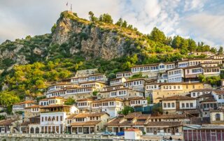 albanien berat stadt der fenster credit mehmeto shutterstock.com