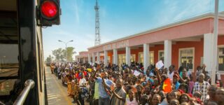 ankunft am bahnhof luacano in angola 038 credit hartmut wachholz