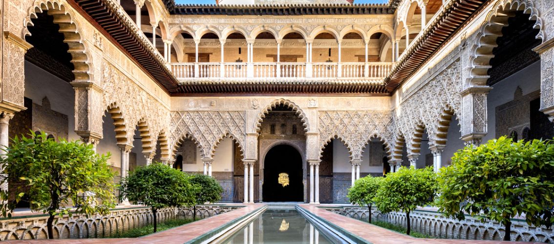 Der mittelalterliche Königspalast-Alcázar in Sevilla, Spanien