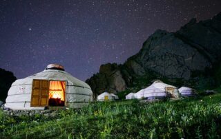 Reisen 10 abendstimmung in ihrem jurten camp copyright ross hillier tommy haugsveen pexels.com