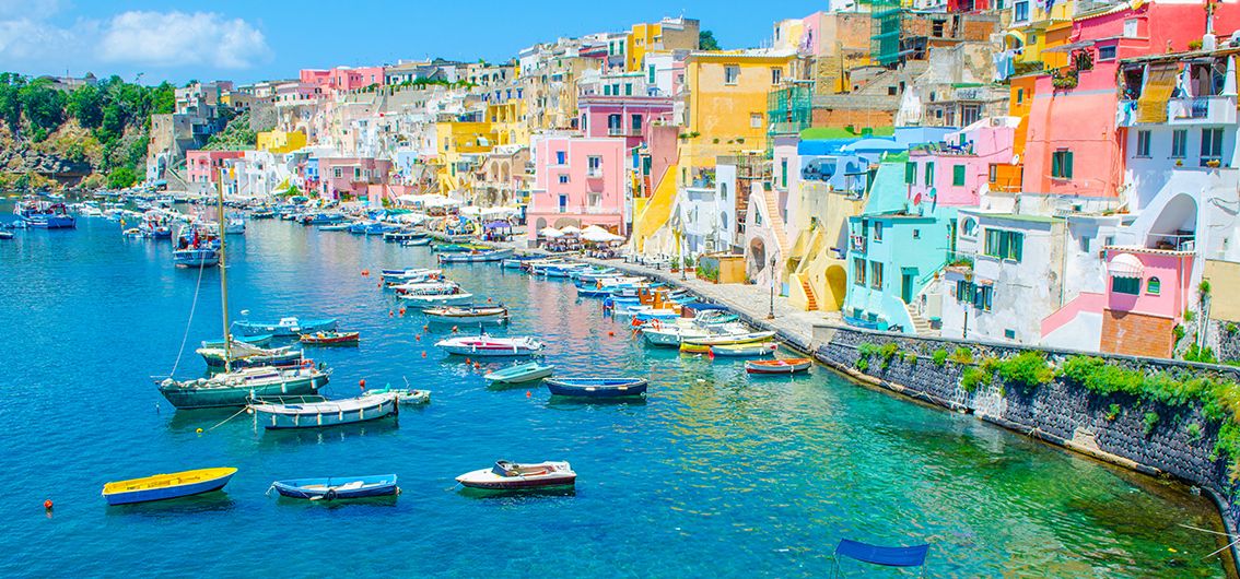 Der farbenfrohe Hafen von Neapel