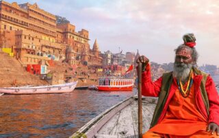 Reisen 2 gangesufer in varanasi 100 credit roop dey stock.adobe .com