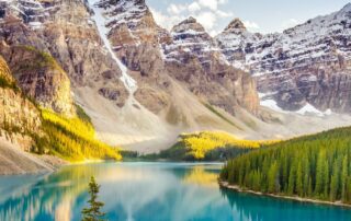 Reisen 4 moraine lake im banff nationalpark credit martin m303 stockadobecom