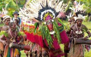 Reisen 10 traditionelle festtagskleidung credit coral expeditions 1134x530