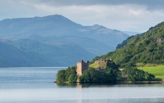 urquhart castle am loch ness marcusholzapfel fotolia x